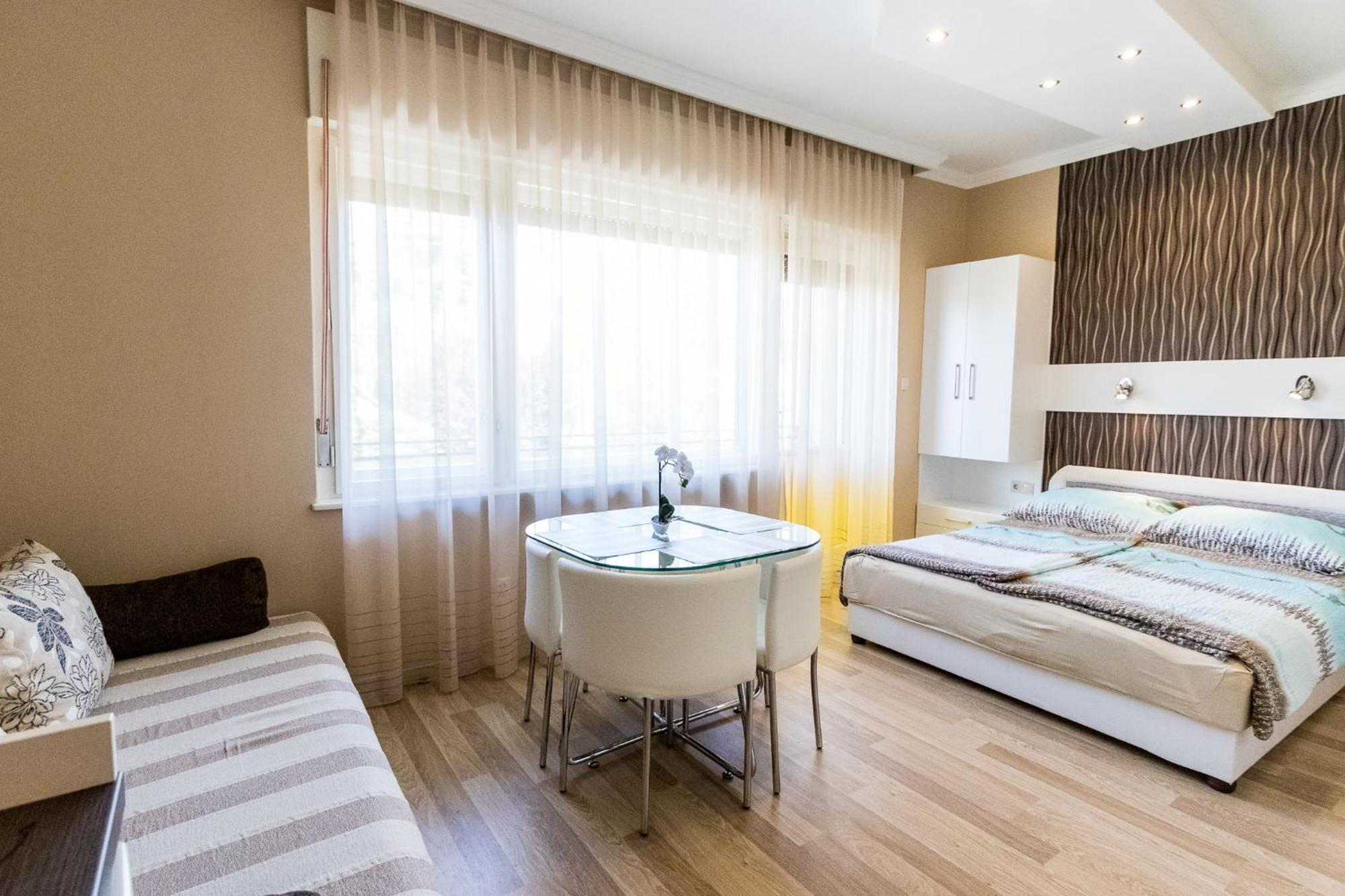 Lara Apartments Siófok Eksteriør billede