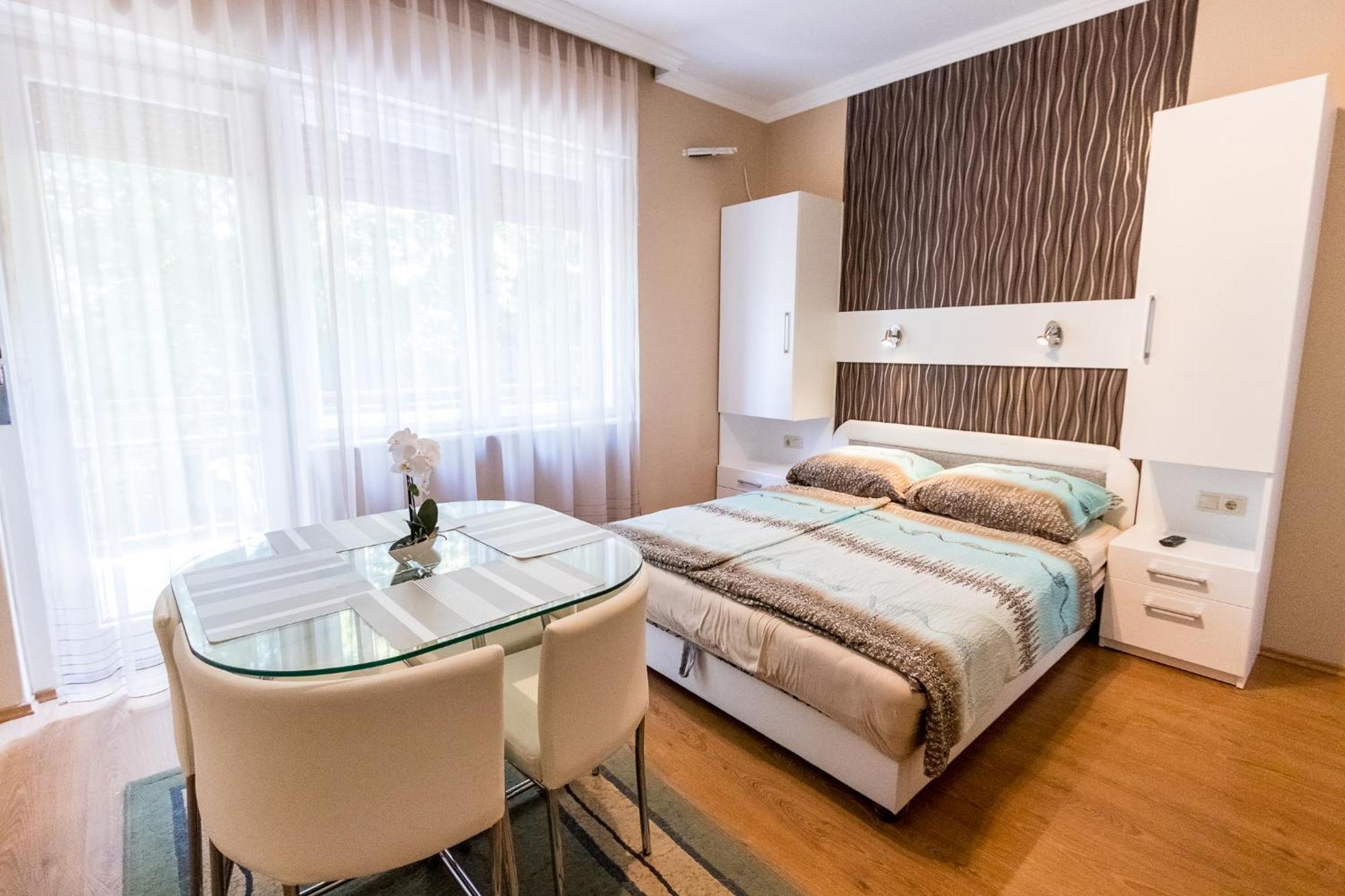 Lara Apartments Siófok Eksteriør billede